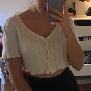  - Köpt av en tjej här på Plick för 350kr men säljer den för 260kr (jag har själv bara provat den på en gång) men tyckte att den inte var min stil! 