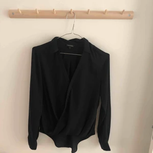  - River Island blus. Svart.