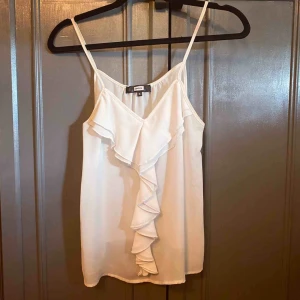  - 🌿Måste nu, pga platsbrist, sälja en stor del jättefina kläder, väskor och skor. Bra pris och mycket är i nyskick*  🌿Skickas billigt över hela Sverige (ca 18-36kr frakt) eller lämnas över i centrala Göteborg      