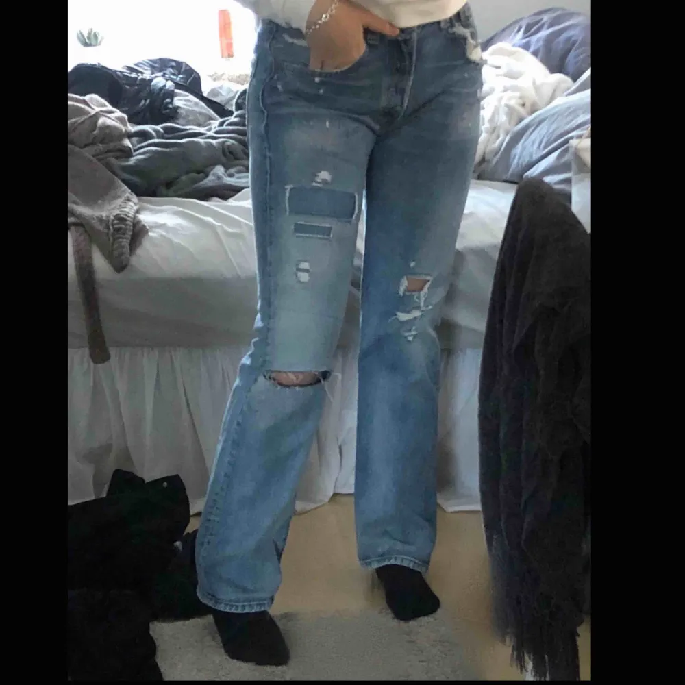 Ett par super fina old school Levi’s jeans som jag köpt på secondhand, säljer dem pga att dom aldrig kommer till användning.. Jeans & Byxor.
