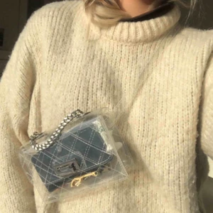  - Benvit stickad tröja från mango. Super fin och mysig, älskar kragen. Köpt för 399kr