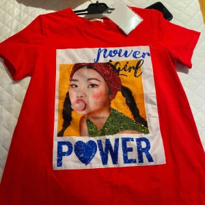  - Helt ny i rödfärg 