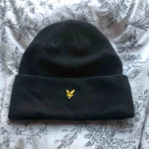  - Skit snygg mössa från lyle&scott! Kom inte riktigt till användning så dags att sälja vidare! Köpare står för frakt😁