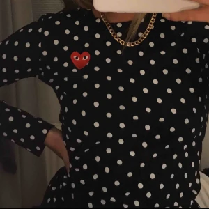 Come des garcons tröja - Näst intill oanvänd Comme des Garçons tröja, pris kan diskuteras 