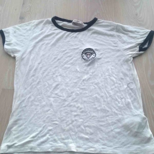  - Gullig liten T-shirt🌠 50 med frakt.