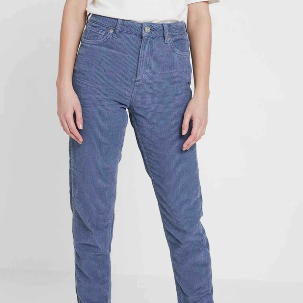 Skit coola manchesterbyxor urban outfitters, bra skick!🥰. Jeans & Byxor.