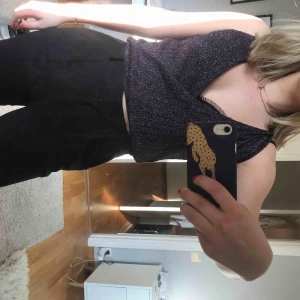  - Topp med lila glitter