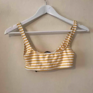 Mango bikini - Superfint bikini från Mango som aldrig blivit använd. Den är för lite för mig och lappen sitter därför kvar. Nypris 400kr! Frakt ingår☀️
