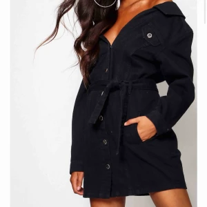  - Jeansklänning från bohoo oanvänd med prislapp kvar! 