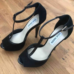  - Leather high heel shoes, worn 3 times only 