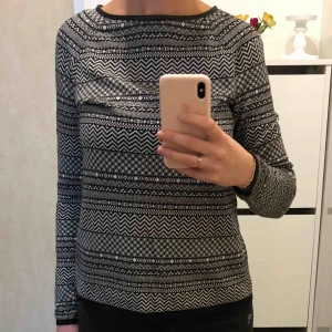  - 💭Tröja S 💭 Märke: Street One Storlek: 36 Knappt använd  Nyskick 100% cotton 40 kr 