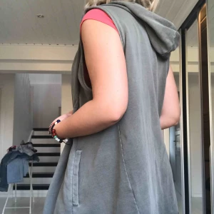  - Militär grön väst kofta Fickor & luva kontakta mig om frakt samt annan information❤️❤️