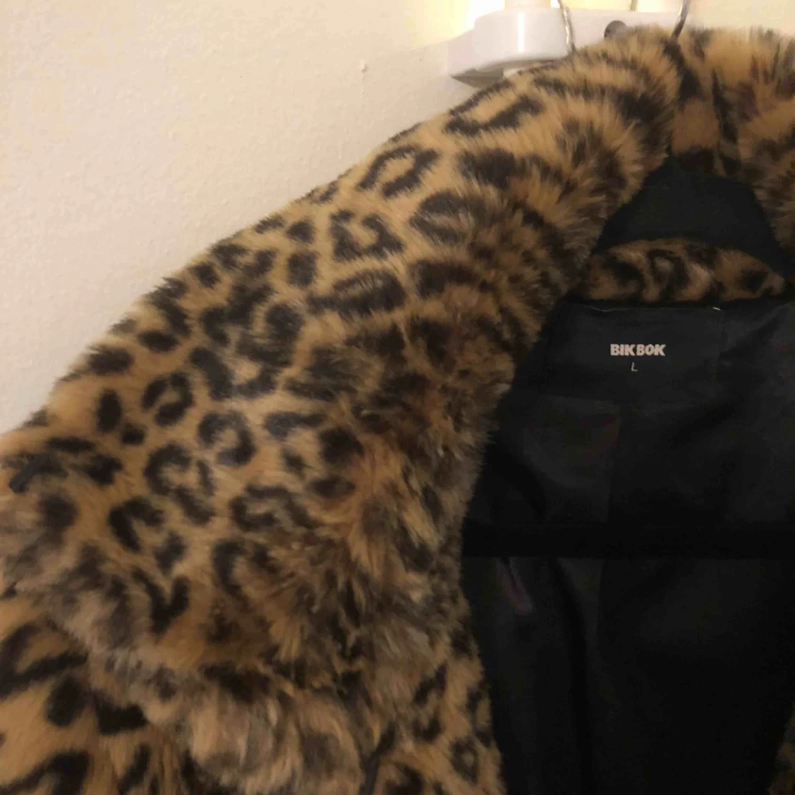 Pälsjacka i leopardmönster - 91