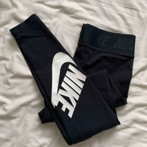  - tränibgstights från nike, bra skick (använda fåtal gånger) fraktar elr möts upp i gävle 