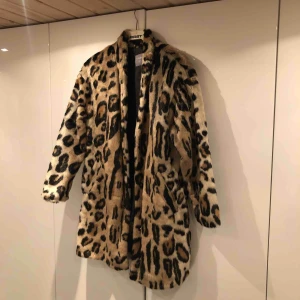  - Min andra mysiga leopardkappa! Stängs med knappar! 