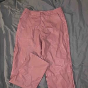  - As balla skinnbyxor från NA-KD, säljer pga för små och därför aldrig använt de, köparen står för frakt