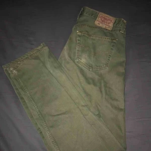  - Levis 501 W33 L32 (Något korta på mig som är 181cm)
