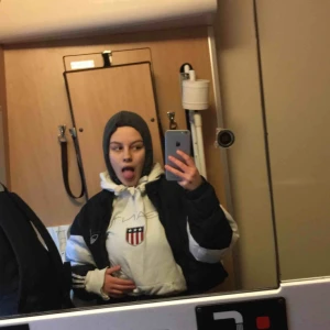  - Säljer min gant tröja i strl M då den aldrig kommer till användning