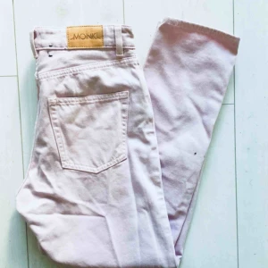  - Helt oanvända jeans från monki. Felköp men fin modell! 