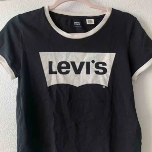  - Levis tröja från Zalando, i jätte bra skick, kan fraktas eller mötas i malmö