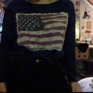  - collegetröja med tryck, blå.