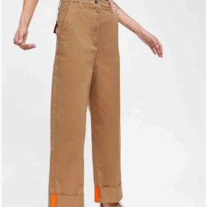  - Säljer mina ”The Sergeant Chino” från Zaras collection Premium Denim Collection. Köpte dessa i Prag, tror inte de säljs i Sverige. Jättesköna och typiskt streetwear stil. Skriv om du har några frågor!