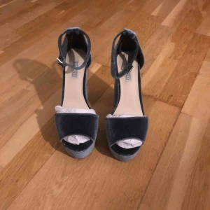  - Fint skick, oanvända. Skickas i original kartong. Frakt tillkommer. Nypris 499kr 