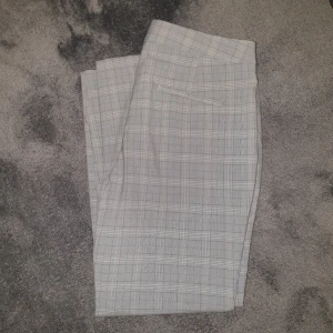  - Super snygga kostymbyxor från Zara! Säljer pga för små tyvärr. Kan mötas upp i Stockholm eller skicka mot frakt  