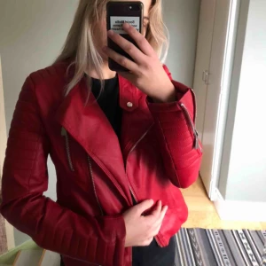  - Skinnjacka från chiquelle i storlek 38. Använd endast 2 gånger 💜