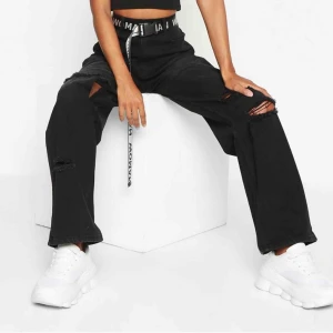  - Skulle säga en 36/ liten 38! Skiiit snygga men bästellde fel storlek