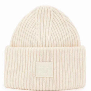  - Säljer min superfina ÄKTA Acne mössa då den tyvärr inte längre kommer till någon användning. Nypris: 1000kr.  Priset för mössan har frakten inräknad!  Fraktar i hela Sverige! Mössan är i äkta ull så storleken kan variera från person till person!