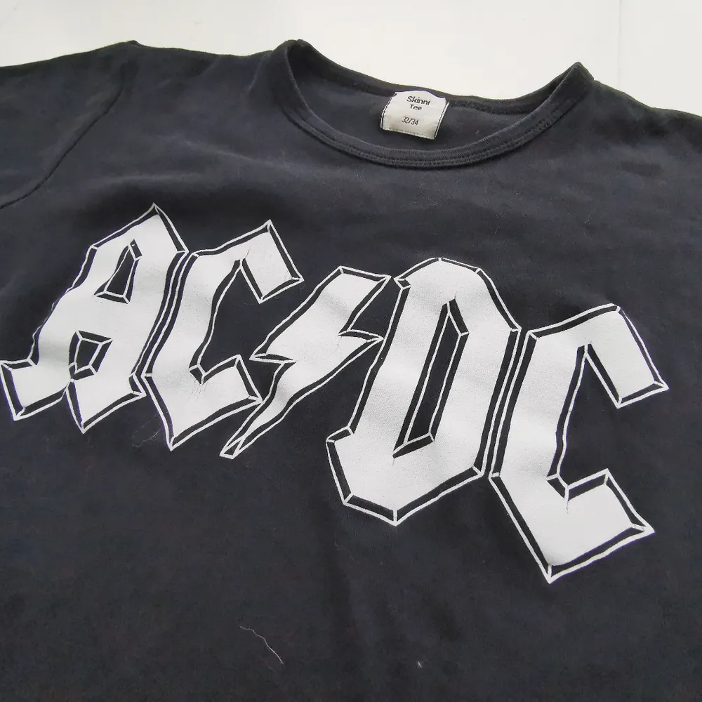  Snygg AC/DC tshirt. Tror jag köpt den på en festival eller liknande, på lappen står det 