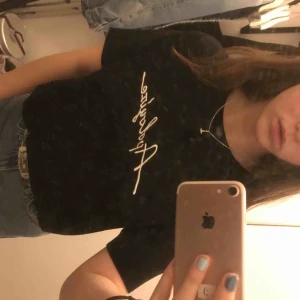  - Oversized tröja från hm i baskettyg-material. Super cool, går att ha som klänning om du är lite kortare och har tights under. Kund står för frakt eller mötas i Sthlm. Köpt på herravdelningen på hm.