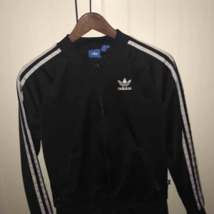  - Adidas tröja