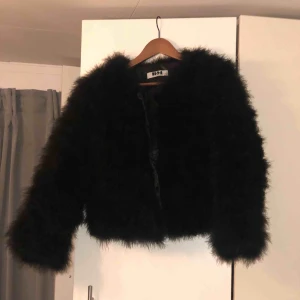  - Använd fåtal gånger och i bra skick. Ej äkta päls. 