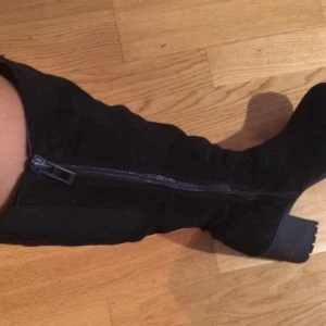  - Jag vill sälja mina fina skor😍 Använt ett fåtal gånger. Sköna skor att gå i. 