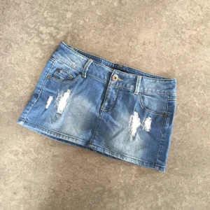  - Miniskirt ONLY. Oanvänd. Som ny!