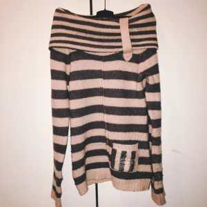  - Mysigaste klänning för vinter! Kan ha den till jeans också om man vill. Köpte från Only.
Frakt 50kr.
Swish eller mötas upp i Strängnäs.