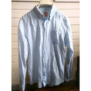  - Skjorta från Scotch & Soda. Väldigt lite använd och inga fläckar. 