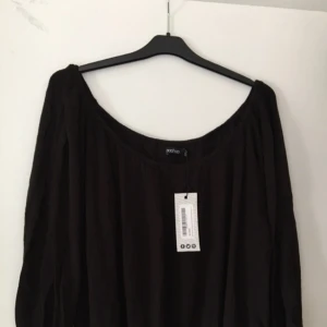  - Off shoulder, aldrig använd