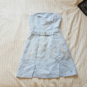  - Helt oanvänd klänning från H&M, passar tyvärr inte mig.🌿 