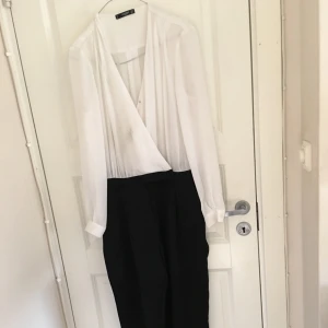  - Snygg byxdress från Mango. Använd 1 gång