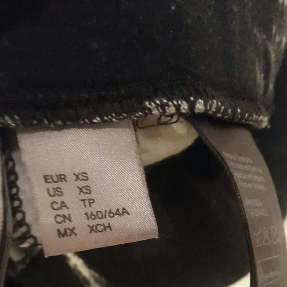 använda max 3 gg.
strl xs
finns att hämta i Sundbyberg (ursvik)
köparen står för frakt.. Jeans & Byxor.