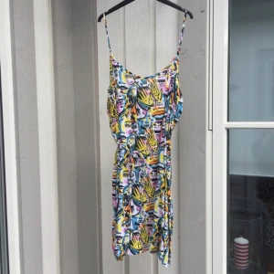  - En lös och härlig klänning från Monki

Kan mötas i Stockholm annars funkar frakt och har swish! 