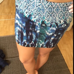  - Kjol med dragkedja i sidan från HM. Aldrig använd. Frakt tillkommer. 🌸