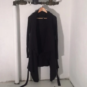  - ⭐️Oversize Cardigan från Lindex
Strl S
Tar swish, kan mötas i Stockholms innerstad.
Köparen står för frakten.