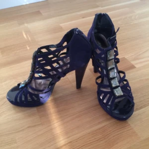  - Använda en gång för 5 år sedan på balen i 9:e klass. 