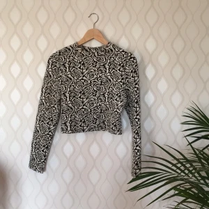  - Jätte fin kort topp från hm, köpt i usa aldrig använd. 