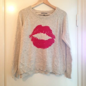  - Tröja ljusgrå stl S/M knappt använd