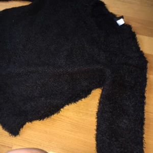  - En mysig svart tröja 